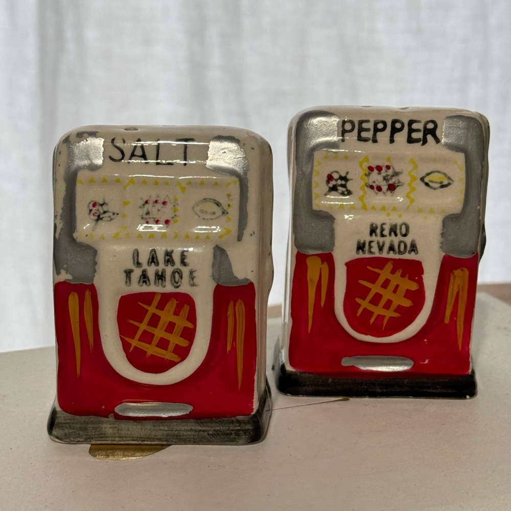 Retro Salt and Pepper Shakers Red‎ White Slots Reno Nevada Lake Tahoe VTG